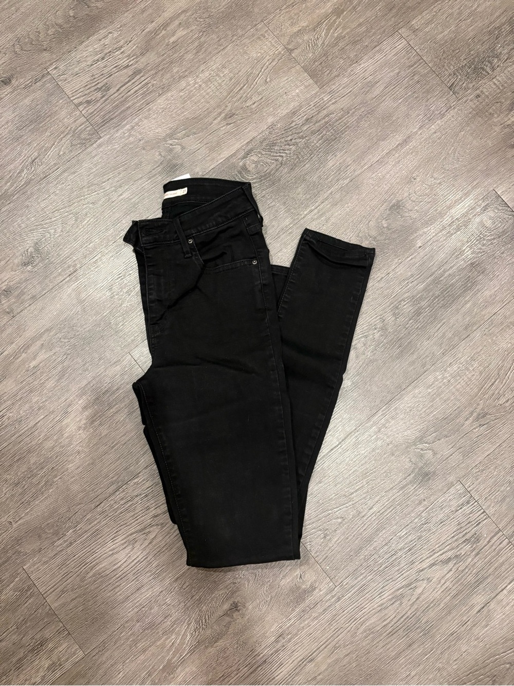LEVIs High-Rise Black Skinny Jeans